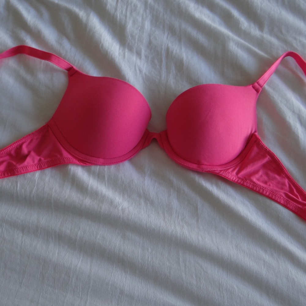 Victoria’s Secret pink bra 32b
